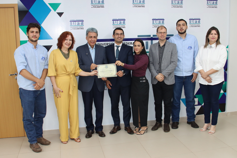 Momento da entrega do Selo de Acreditação, na sala da Reitoria, em Palmas (Foto: Mazim Aguiar/Divulgação Confaeab)